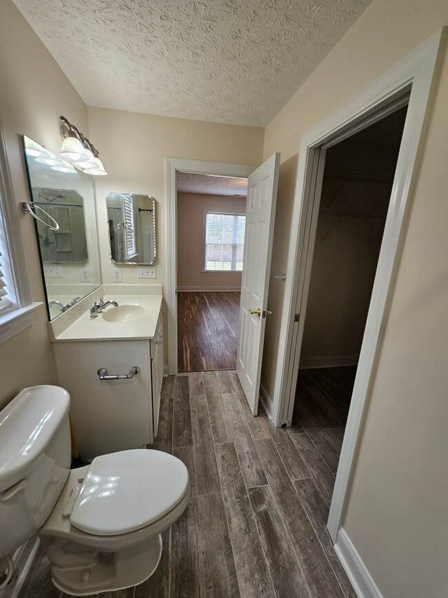 Building Photo - Beautiful 3 bedroom, 2 bath duplex with two car garage. - NO PETS