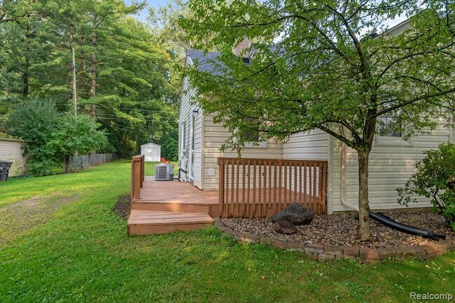 Building Photo - 15403 Maxwell Ave