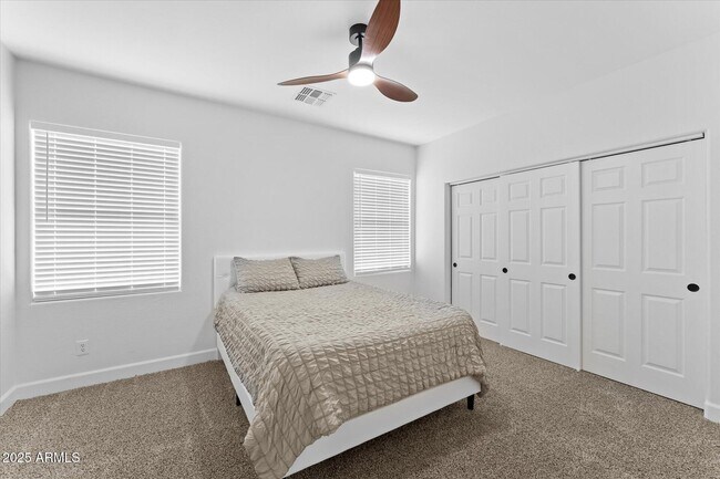Building Photo - 3557 S Halsted Ct