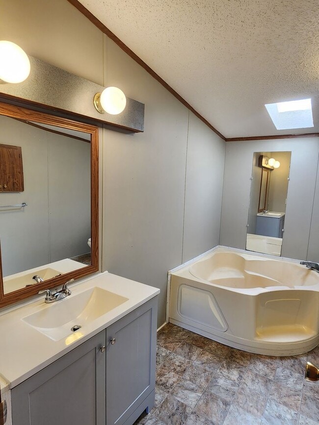 Building Photo - 7965 E Oglethorpe Hwy