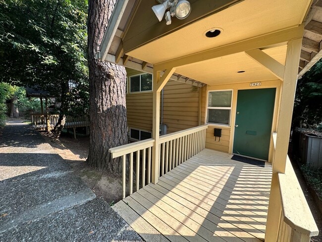 Primary Photo - South Tabor 3 Bedroom 1.5 Bath Duplex Unit...