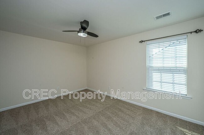 Building Photo - 201 Bigleaf Ct