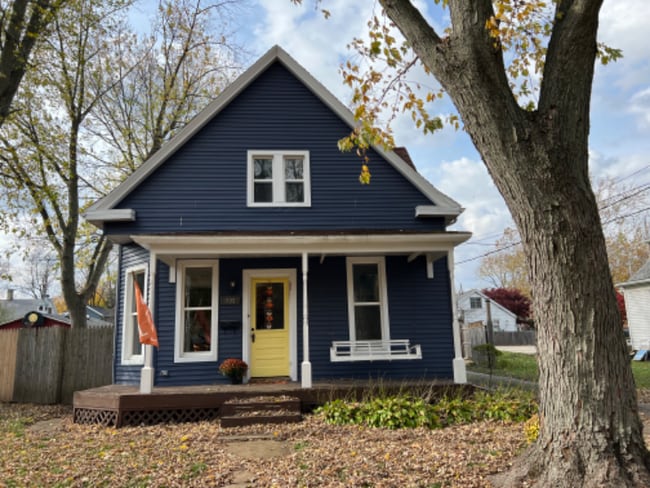 Building Photo - 705 N Linden St