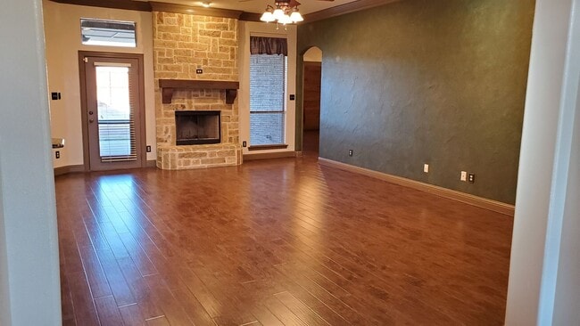 Building Photo - 1621 Colonial Dr