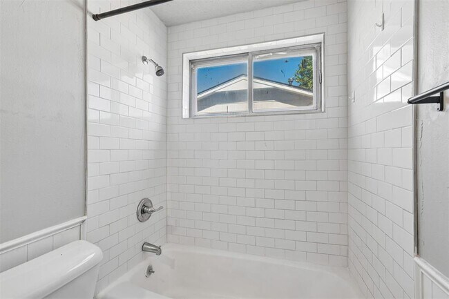 Building Photo - 4008 SE 46th St