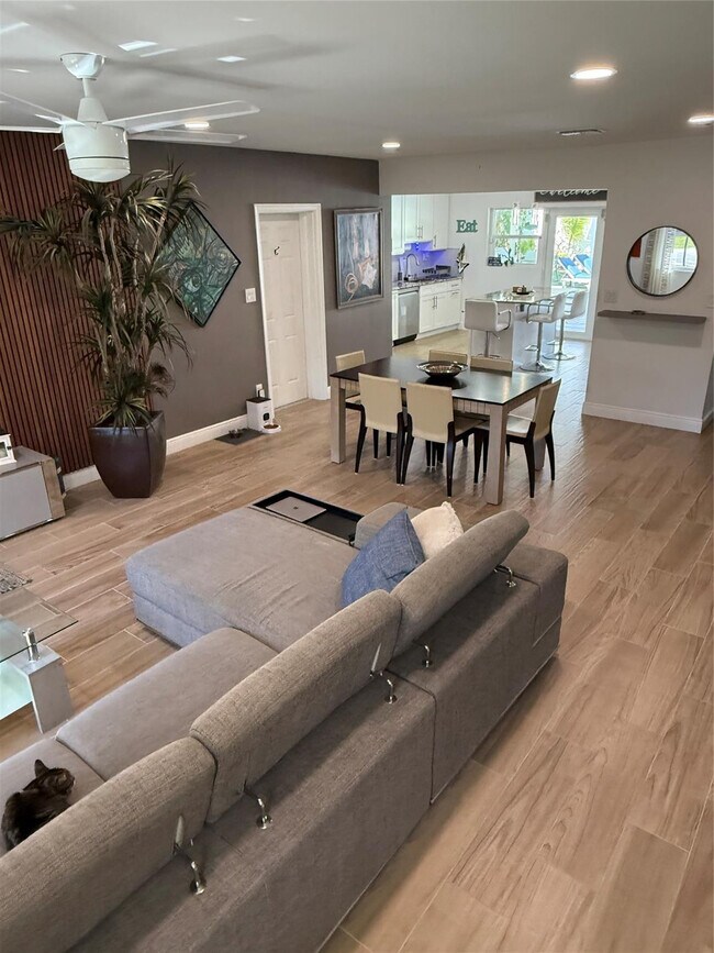 Building Photo - 1637 SE 1st St