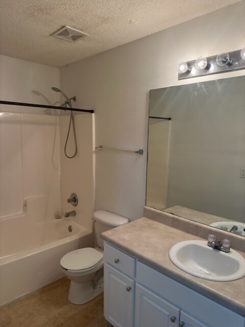 Building Photo - Spacious, Stylish, and Move-In Ready – 4-B...