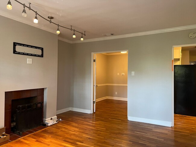 Building Photo - 1814 Kavanaugh Blvd