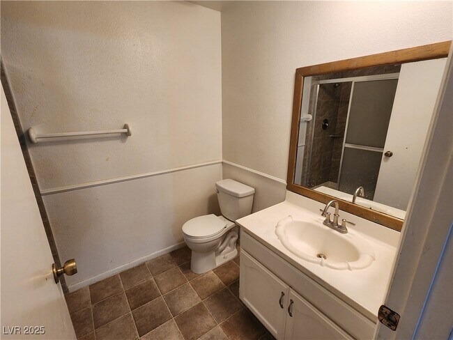 Building Photo - 6627 W Tropicana Ave