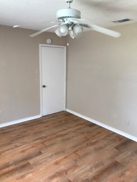 Building Photo - 4335 San Marcus Dr