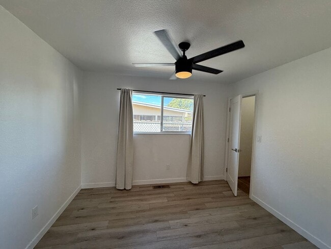 Building Photo - Updated 3-bedroom single story in Oakdale!