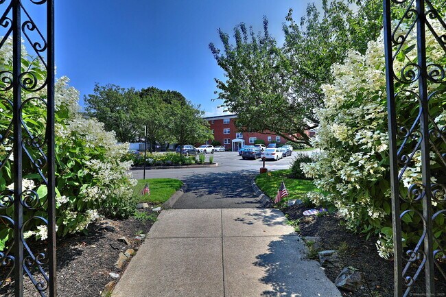 Building Photo - 181 Melba St