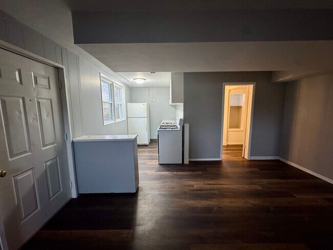 Building Photo - 1811 13th Ave