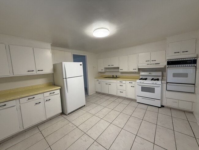 Building Photo - 3226 9th St