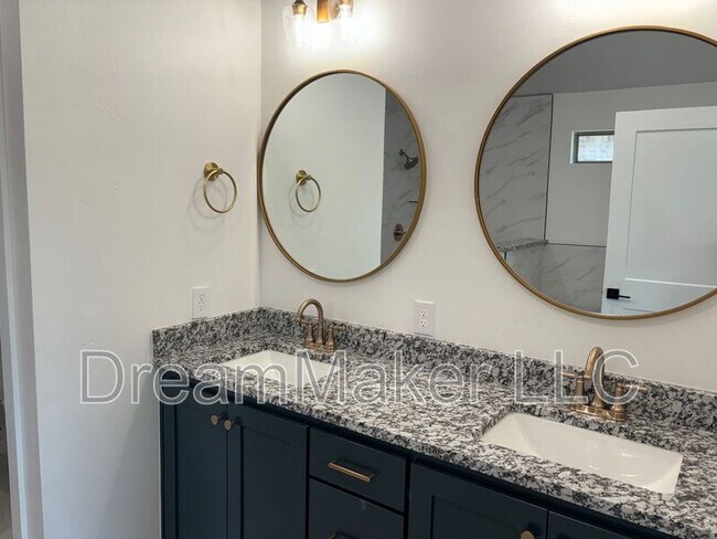 Building Photo - 3026 Hollow Crest Ln