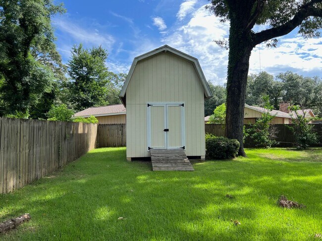 Building Photo - 3/1.5 Brick Home in Alpine Hills subdivision