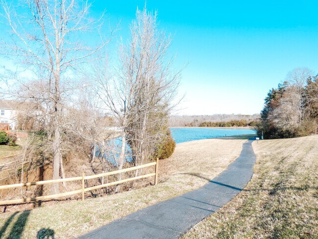 Building Photo - 1481 Cantwell Ct