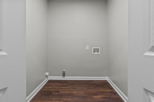 Building Photo - Charming Weatherly Woods Home with In-Law ...