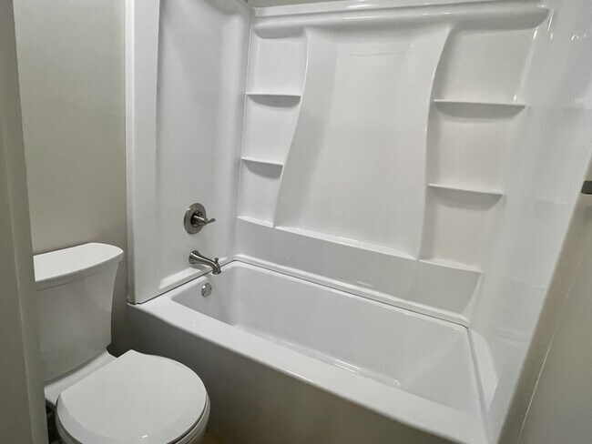 Building Photo - 2916 McDonald Dr SW