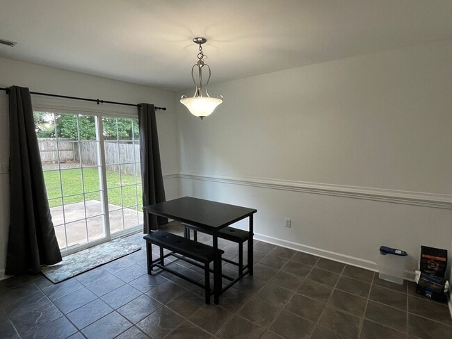 Building Photo - Spacious 3 Bed, 2 Bath Home in Westgate