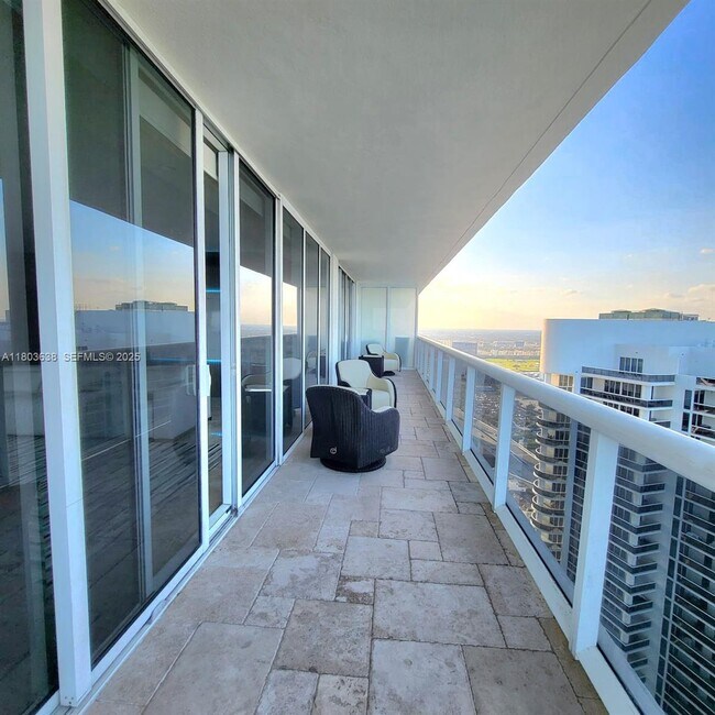 Building Photo - 1830 S Ocean Dr