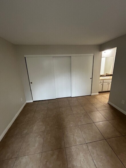 Building Photo - 6560 College Grove Dr