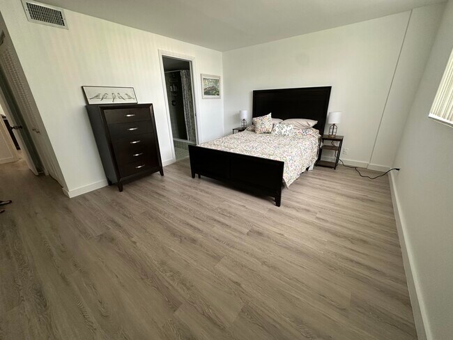 Building Photo - 141 SE 3rd Ave