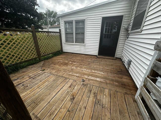 Building Photo - 3404 Doniphan Ave