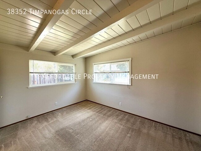Building Photo - 38352 Timpanogas Cir