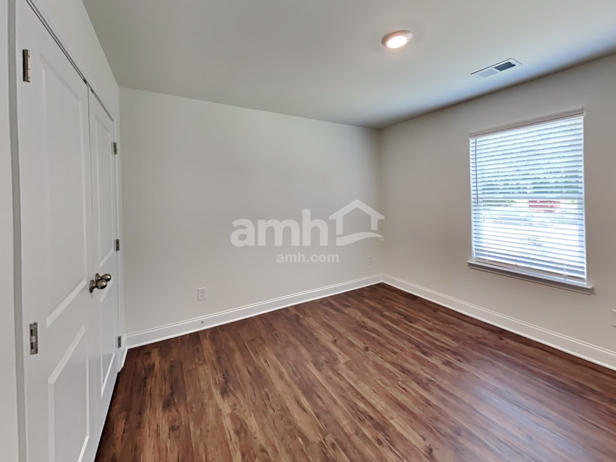 Building Photo - 889 Carnaby Ln