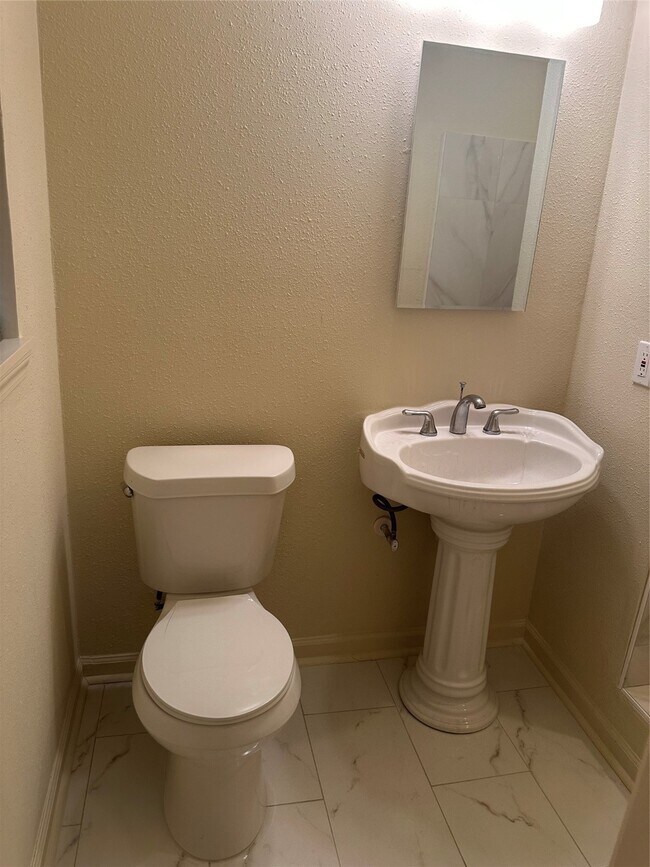 Building Photo - 3611 Broadmead Dr