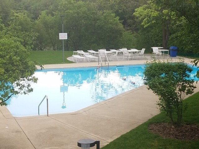 Building Photo - 5820 Oakwood Dr