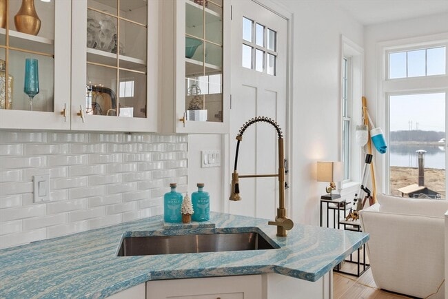 Building Photo - 16 Fosters Point