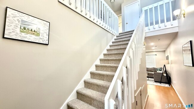 Building Photo - 16 Maple St