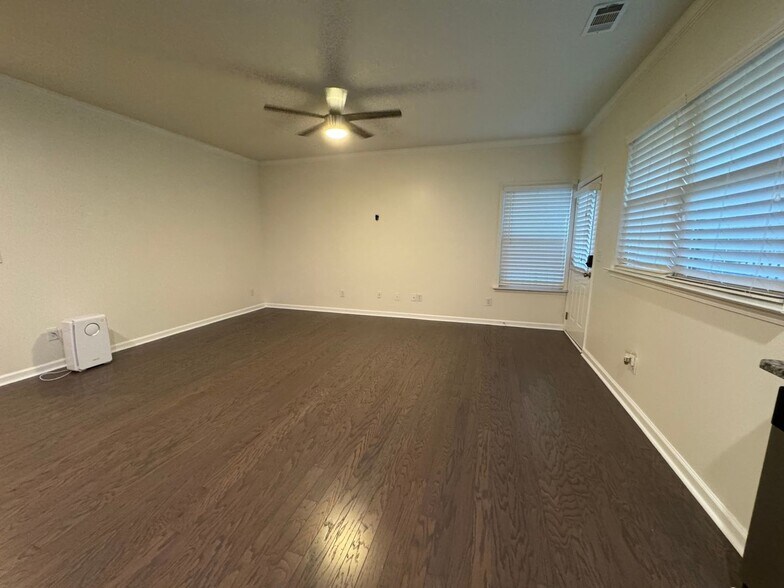 Building Photo - 2042 Bolton Rd NW