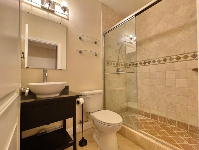 Guest Bathroom - 13331 Moorpark St