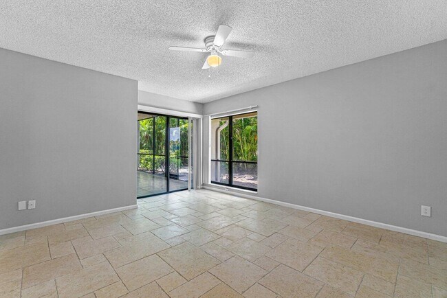 Building Photo - 5540 Coach House Cir