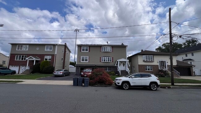 Building Photo - 435 Steinway Rd