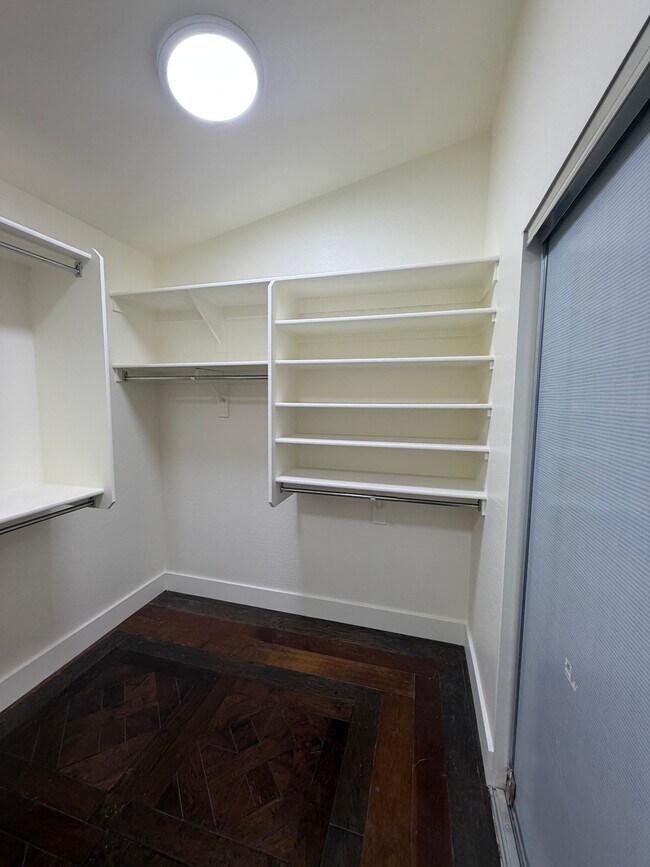 Building Photo - 2741 E Quiet Hollow Ln