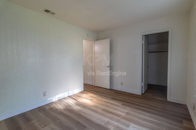 Building Photo - 2828 Smoke Tree Cir