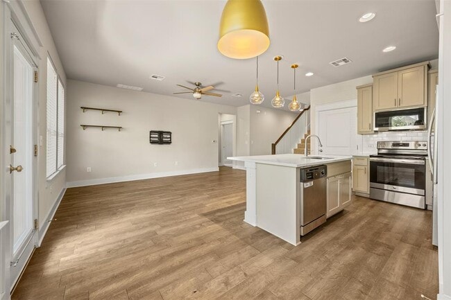 Building Photo - 13501 Metric Blvd