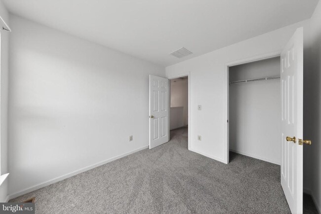 Building Photo - 409 Feather Dr