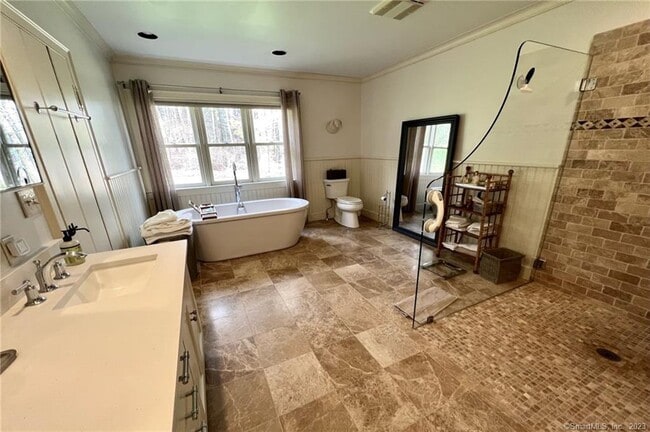 Building Photo - 11 Rolling Hills Dr