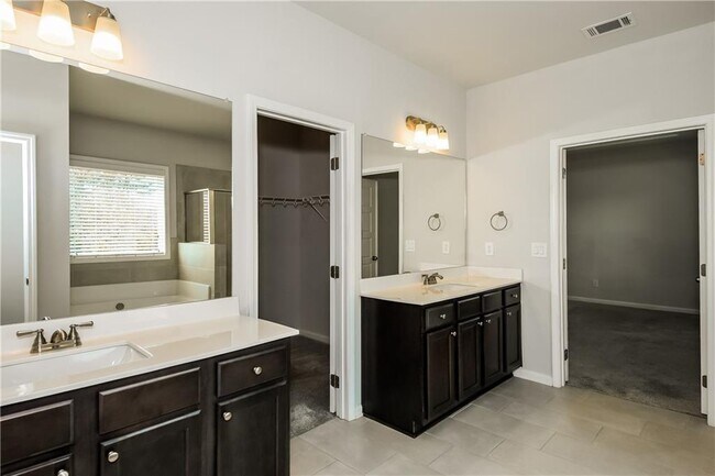 Building Photo - 5379 Fox Den Rd