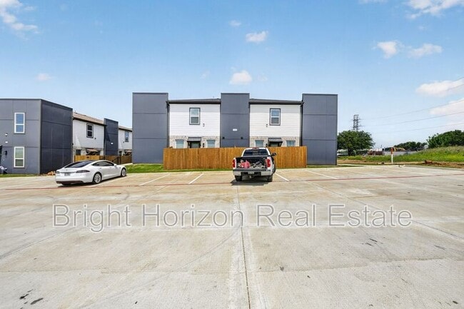 Building Photo - 10524 Tube Dr