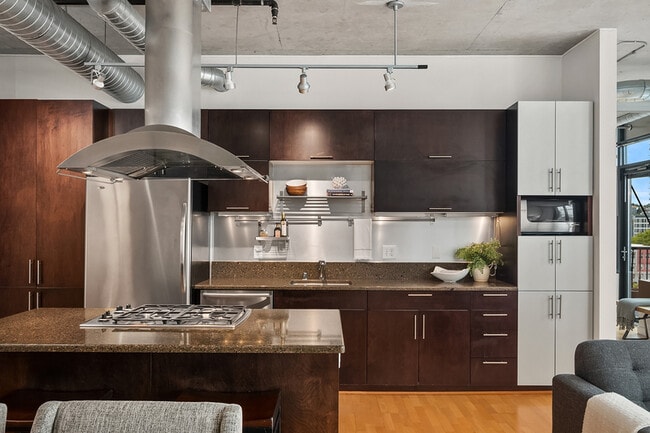 Building Photo - 2720 3rd Ave