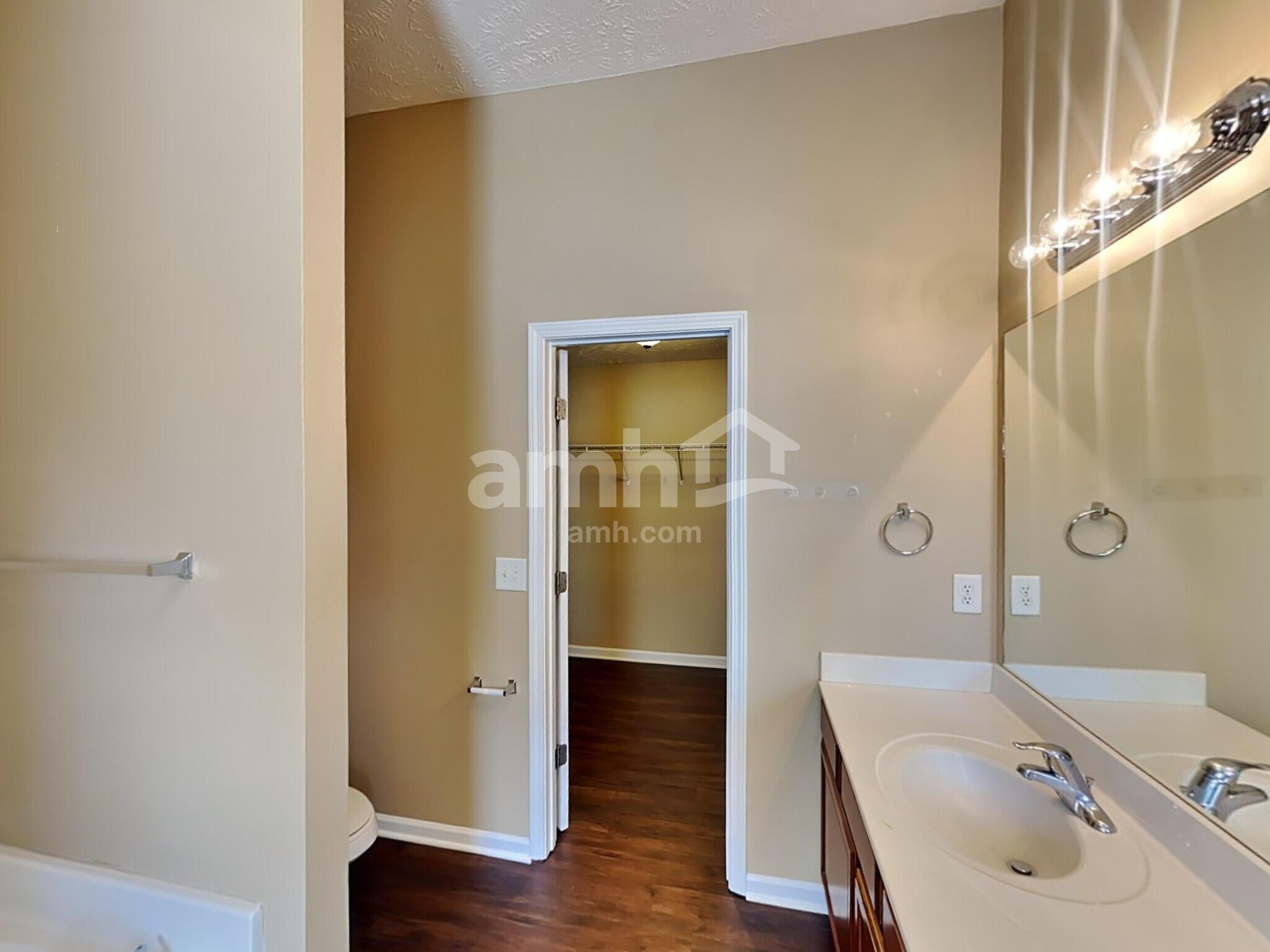 Building Photo - 5608 Hickory Park Dr