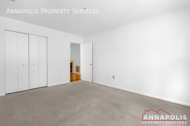 Building Photo - 10 Greystone Ct