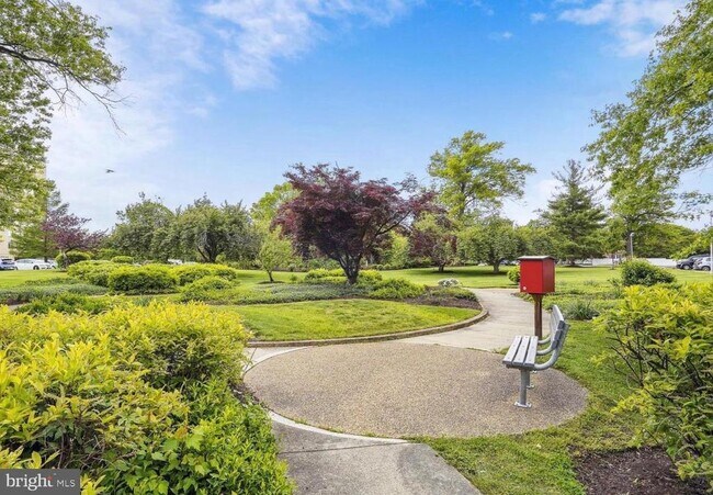 Building Photo - 6621 Wakefield Dr