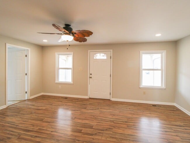 Building Photo - Rental with Country Setting!